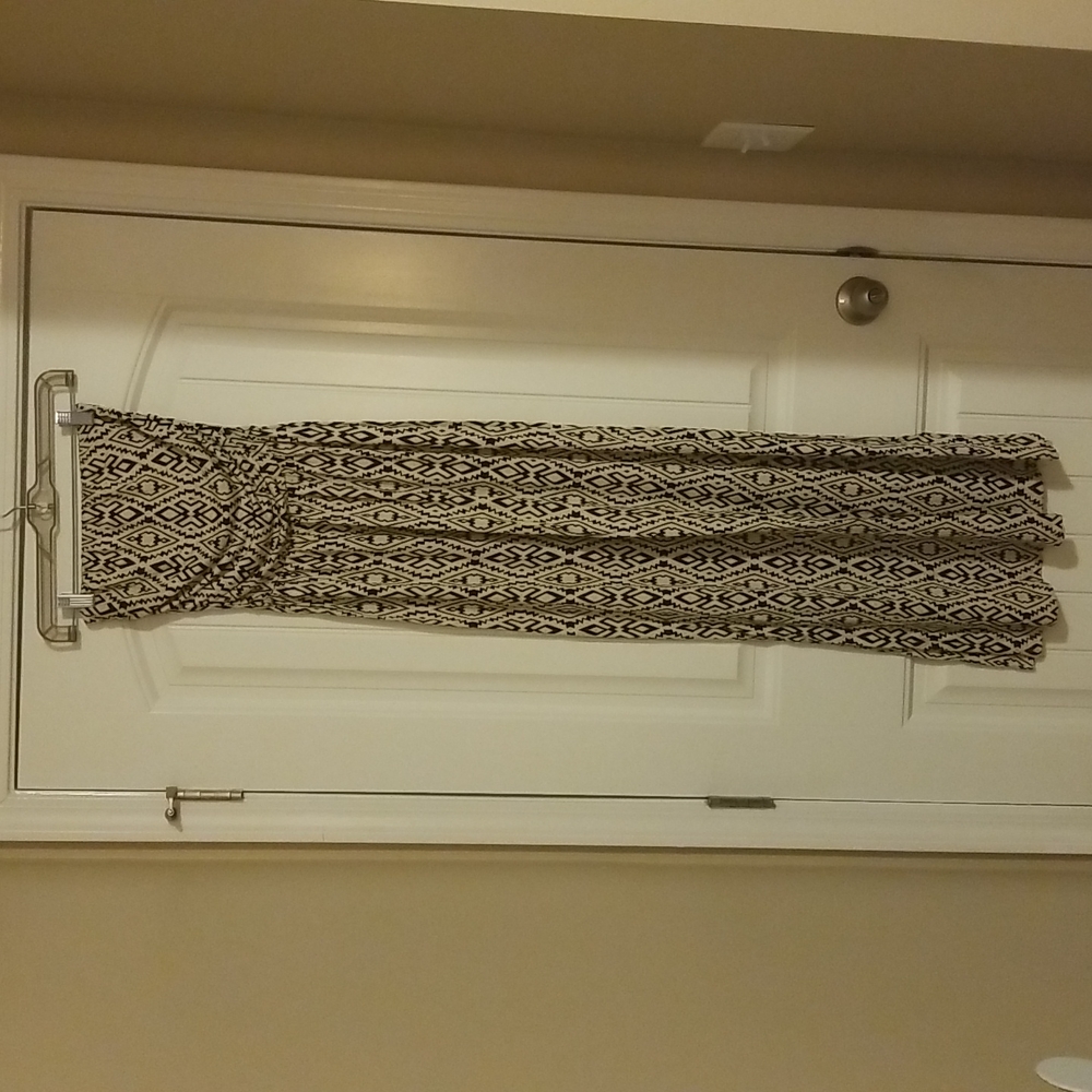 3/$15 Beautiful strapless maxi dress